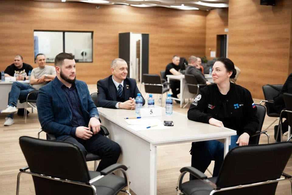 Депутаты Народного Совета выступили экспертами в тренинге-симуляции «Основы политической коммуникации: диалог с населением» Депутаты Народного Совета выступили экспертами в тренинге-симуляции «Основы политической коммуникации: диалог с населением»