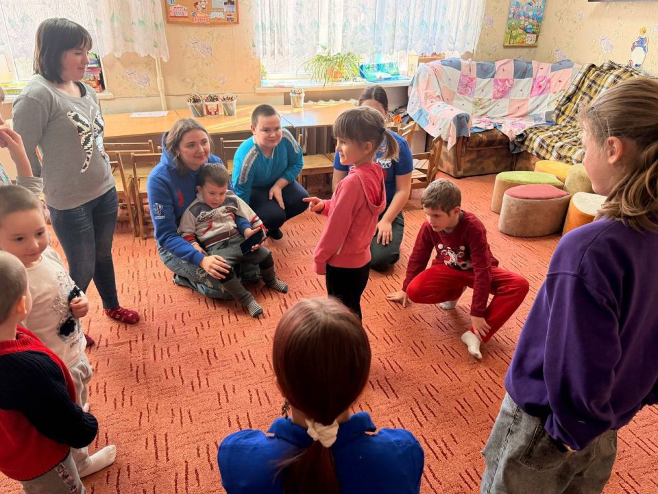 Иван Приходько: Дарим детям радость. Сегодня, 23 марта, в рамках партийного проекта «Старший брат» партии «Единая Россия» активисты Горловского городского отделения Донецкой региональной общественной организации «Молодая... Иван Приходько: Дарим детям радость. Сегодня, 23 марта, в рамках партийного проекта «Старший брат» партии «Единая Россия» активисты Горловского городского отделения Донецкой региональной общественной организации «Молодая...