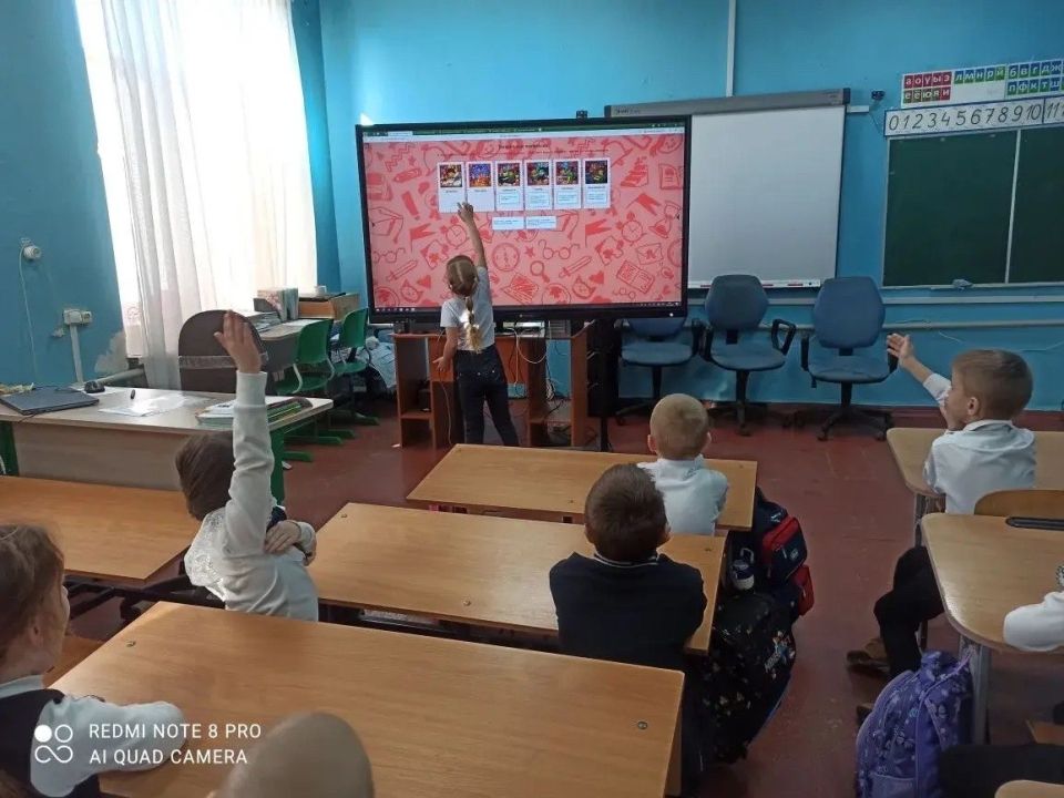 В школах Старобешевского округа прошли внеурочные занятия «Разговоры о важном» В школах Старобешевского округа прошли внеурочные занятия «Разговоры о важном»