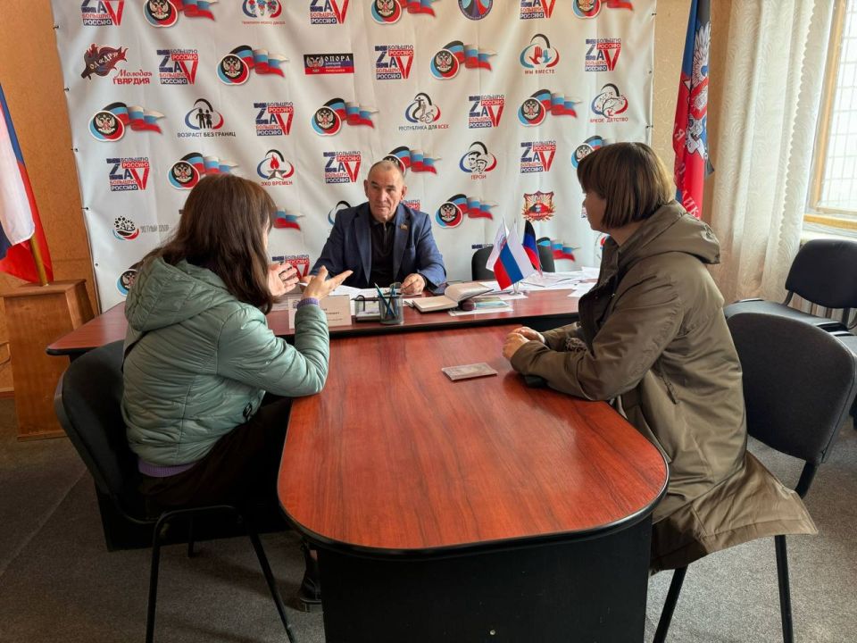 В общественной приемной Макеевского местного отделения Горняцкого района Всероссийской политической партии «Единая Россия» прием граждан провел депутат Макеевского городского Совета Донецкой Народной Республики Александр... В общественной приемной Макеевского местного отделения Горняцкого района Всероссийской политической партии «Единая Россия» прием граждан провел депутат Макеевского городского Совета Донецкой Народной Республики Александр...