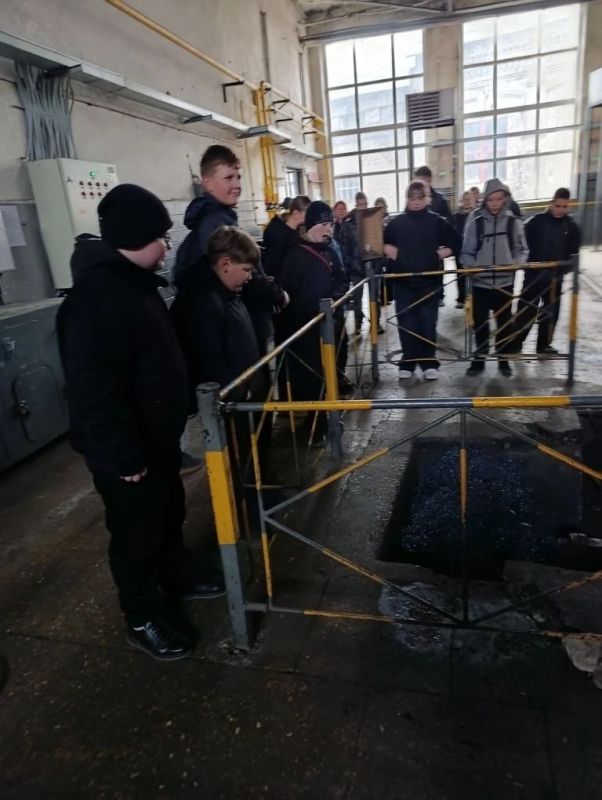 20 марта 2026 года воспитанники кружка "Юный железнодорожник" МБУДО «Харцызская Станция юных техников» посетили экскурсию в локомотивном депо Иловайск ФГУП «ЖДН» 20 марта 2026 года воспитанники кружка "Юный железнодорожник" МБУДО «Харцызская Станция юных техников» посетили экскурсию в локомотивном депо Иловайск ФГУП «ЖДН»