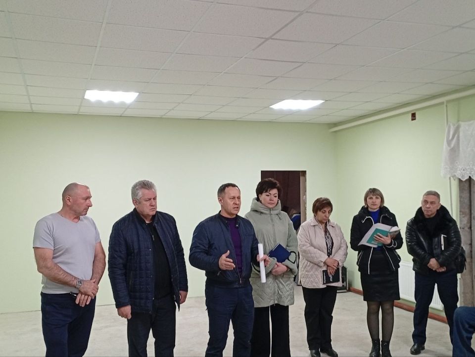 Александр Пеняев: Очередной сход в поселке Красный Партизан провел вместе с депутатом Народного Совета ДНР Сергеем Дмитриевым и председателем Ясиноватского муниципального совета Анной Бондарь Александр Пеняев: Очередной сход в поселке Красный Партизан провел вместе с депутатом Народного Совета ДНР Сергеем Дмитриевым и председателем Ясиноватского муниципального совета Анной Бондарь