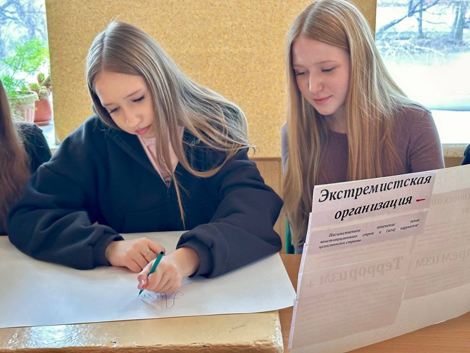 Квест «Нет терроризму!». Комитет по информационной политике и противодействию экстремизму и терроризму провел образовательный квест для учащихся донецкой школы №43 Квест «Нет терроризму!». Комитет по информационной политике и противодействию экстремизму и терроризму провел образовательный квест для учащихся донецкой школы №43