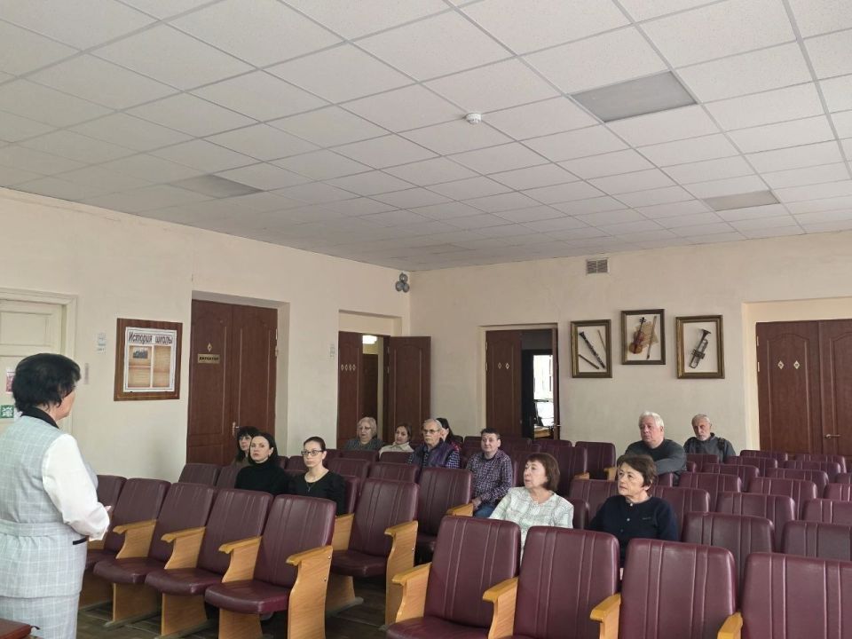 Валентина Харлашка: 24 марта, провела встречу с коллективом Детской музыкальной школы города, в рамках поручения Главы ДНР Дениса Пушилина Валентина Харлашка: 24 марта, провела встречу с коллективом Детской музыкальной школы города, в рамках поручения Главы ДНР Дениса Пушилина
