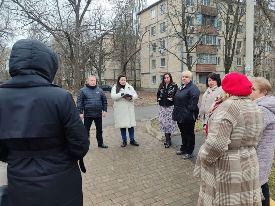 Решение вопросов социальной помощи и ЖКХ на встрече Елены Шишкиной с жителями Донецка Решение вопросов социальной помощи и ЖКХ на встрече Елены Шишкиной с жителями Донецка