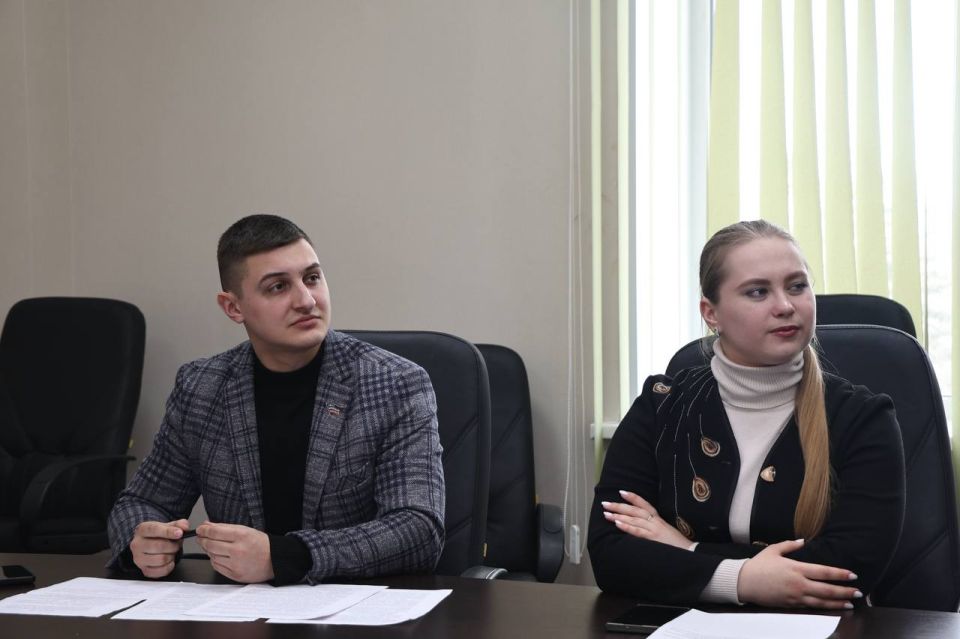 Мост «Крым-Донбасс». Молодежный Парламент ДНР провел онлайн-встречу с представителями Молодежного Парламента Республики Крым: диалог между молодежью коснулся широкого круга тем Мост «Крым-Донбасс». Молодежный Парламент ДНР провел онлайн-встречу с представителями Молодежного Парламента Республики Крым: диалог между молодежью коснулся широкого круга тем