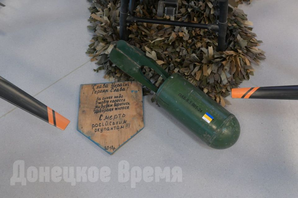 Используют метко: разведчики показали свое вооружение и захваченные у противника трофеи Используют метко: разведчики показали свое вооружение и захваченные у противника трофеи