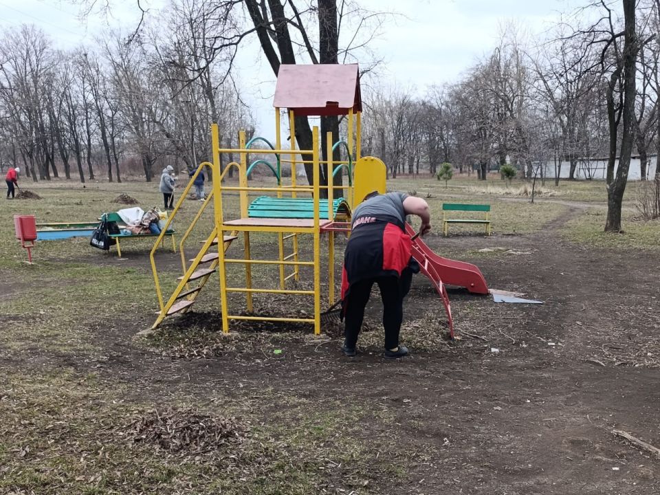В Шахтерском округе продолжаются работы по наведению санитарного порядка В Шахтерском округе продолжаются работы по наведению санитарного порядка