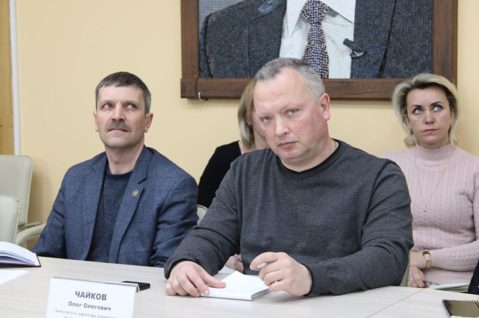 Иван Приходько: Сегодня провел аппаратное совещание администрации городского округа Горловка Донецкой Народной Республики, в котором приняли участие руководители структурных подразделений администрации, представители силовых... Иван Приходько: Сегодня провел аппаратное совещание администрации городского округа Горловка Донецкой Народной Республики, в котором приняли участие руководители структурных подразделений администрации, представители силовых...