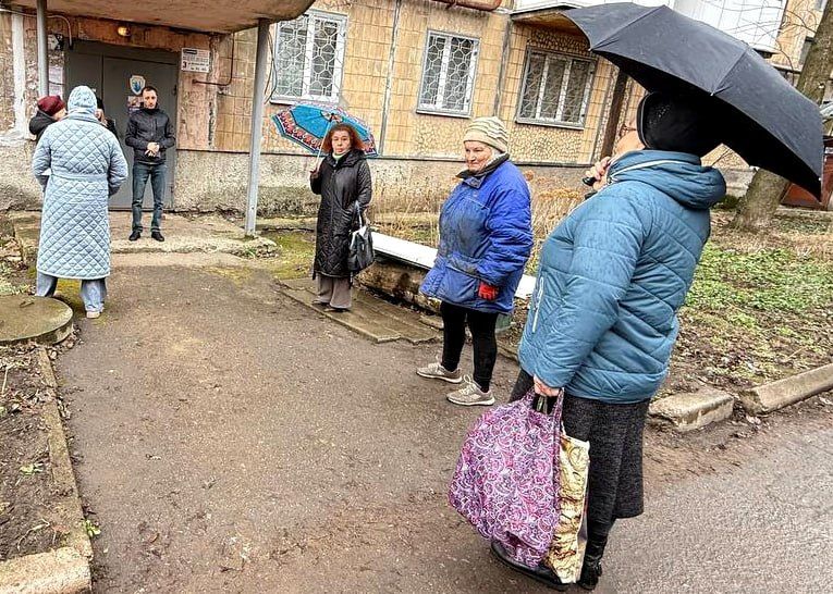 Иван Адамец: В доме № 20 по улице 60-летия СССР состоялась встреча жителей с первым заместителем руководителя управы Куйбышевского района Алиной Волковой и депутатом Донецкого городского совета Сергеем Остапенко Иван Адамец: В доме № 20 по улице 60-летия СССР состоялась встреча жителей с первым заместителем руководителя управы Куйбышевского района Алиной Волковой и депутатом Донецкого городского совета Сергеем Остапенко