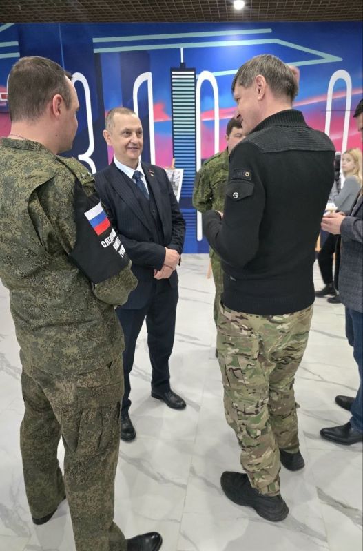 Дмитрий Огилец: Принял участие в торжественной церемонии открытия выставки победителей и дипломантов международного фотоконкурса "Русская цивилизация" проходившей сегодня в Доме молодёжи 30/09 и организованной Следственным... Дмитрий Огилец: Принял участие в торжественной церемонии открытия выставки победителей и дипломантов международного фотоконкурса "Русская цивилизация" проходившей сегодня в Доме молодёжи 30/09 и организованной Следственным...