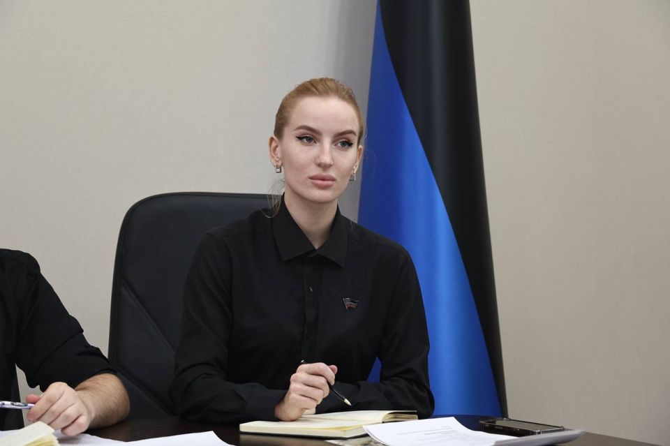 Мост «Крым-Донбасс». Молодежный Парламент ДНР провел онлайн-встречу с представителями Молодежного Парламента Республики Крым: диалог между молодежью коснулся широкого круга тем Мост «Крым-Донбасс». Молодежный Парламент ДНР провел онлайн-встречу с представителями Молодежного Парламента Республики Крым: диалог между молодежью коснулся широкого круга тем