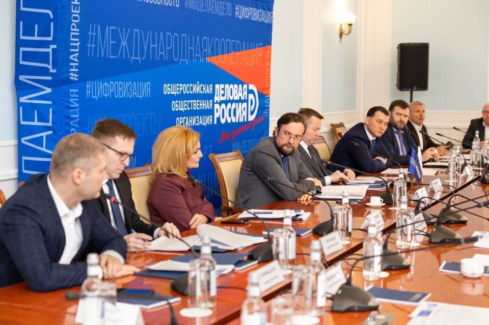 Александр Волошин: Сегодня принял участие в заседании Штаба «Деловой России» по вопросам развития воссоединенных регионов Александр Волошин: Сегодня принял участие в заседании Штаба «Деловой России» по вопросам развития воссоединенных регионов