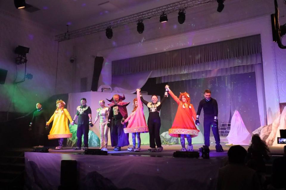 В Мариупольском драмтеатре показали премьеру космической сказки В Мариупольском драмтеатре показали премьеру космической сказки