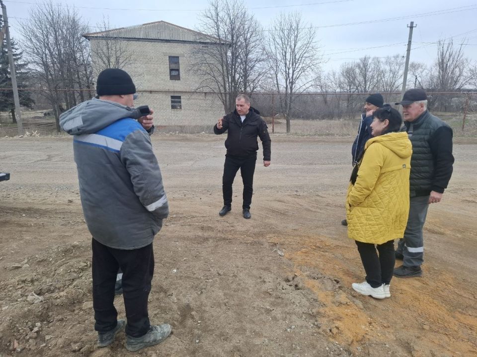В пгт Мироновский состоялась встреча жителей с заместителем главы администрации городского округа Дебальцево Валерием Бессарабом В пгт Мироновский состоялась встреча жителей с заместителем главы администрации городского округа Дебальцево Валерием Бессарабом