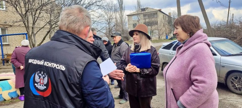 Встреча с жильцами: реализация партийного проекта «Управдом» в Торезе Встреча с жильцами: реализация партийного проекта «Управдом» в Торезе