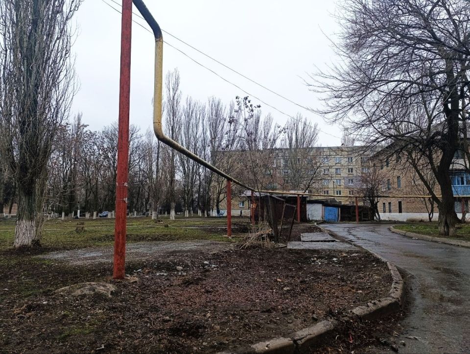 Сотрудники ГУП ДНР "Донснабкомплект" приступили к ликвидации несанкционированных свалок в Ждановке Сотрудники ГУП ДНР "Донснабкомплект" приступили к ликвидации несанкционированных свалок в Ждановке