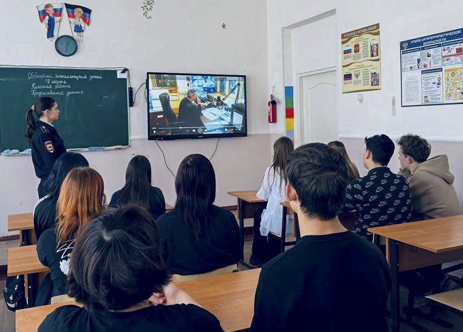 Стражи правопорядка ведут профилактическую работу со школьниками Стражи правопорядка ведут профилактическую работу со школьниками