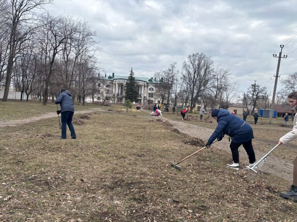 В Шахтерском округе продолжаются работы по наведению санитарного порядка В Шахтерском округе продолжаются работы по наведению санитарного порядка