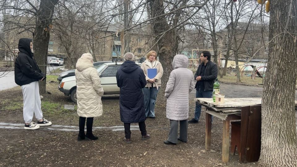 Заместитель главы администрации Шахтерского муниципального округа встретился с жителями города Ждановка Заместитель главы администрации Шахтерского муниципального округа встретился с жителями города Ждановка