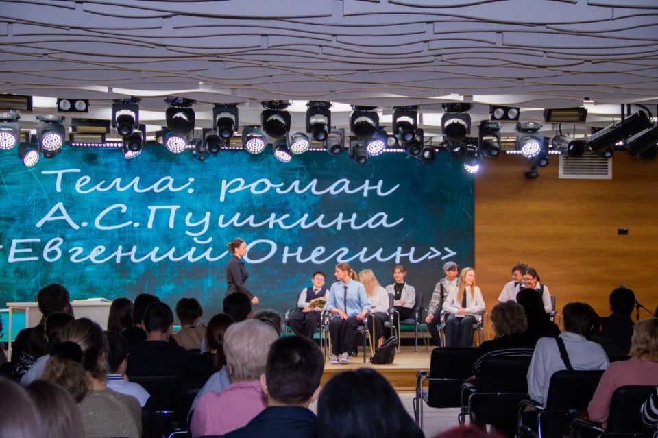 Классика как ключ к себе: в Донецке состоялась премьера молодежного спектакля по мотивам «Евгения Онегина» Классика как ключ к себе: в Донецке состоялась премьера молодежного спектакля по мотивам «Евгения Онегина»