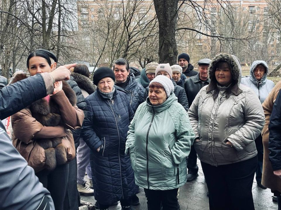 Анна Кондрыкинская: Знаете, есть моменты, когда слова излишни, когда в глаза смотрят люди, уставшие ждать, но не сдающиеся Анна Кондрыкинская: Знаете, есть моменты, когда слова излишни, когда в глаза смотрят люди, уставшие ждать, но не сдающиеся