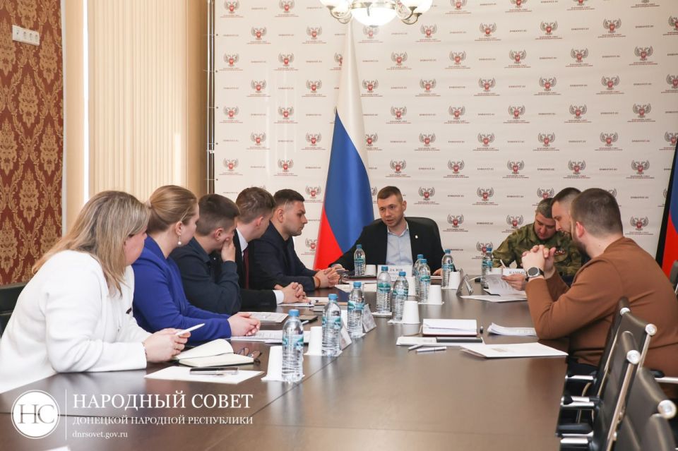 Народный Совет и Молодежный Парламент работают над законодательством в сфере патриотического воспитания Народный Совет и Молодежный Парламент работают над законодательством в сфере патриотического воспитания