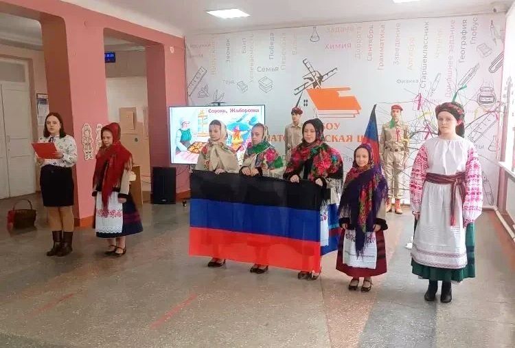 В марте школы Донецкой Народной Республики стали яркими площадками фестиваля «Мозаика культур», который проходит под патронатом Уполномоченного по правам ребенка в ДНР! В марте школы Донецкой Народной Республики стали яркими площадками фестиваля «Мозаика культур», который проходит под патронатом Уполномоченного по правам ребенка в ДНР!