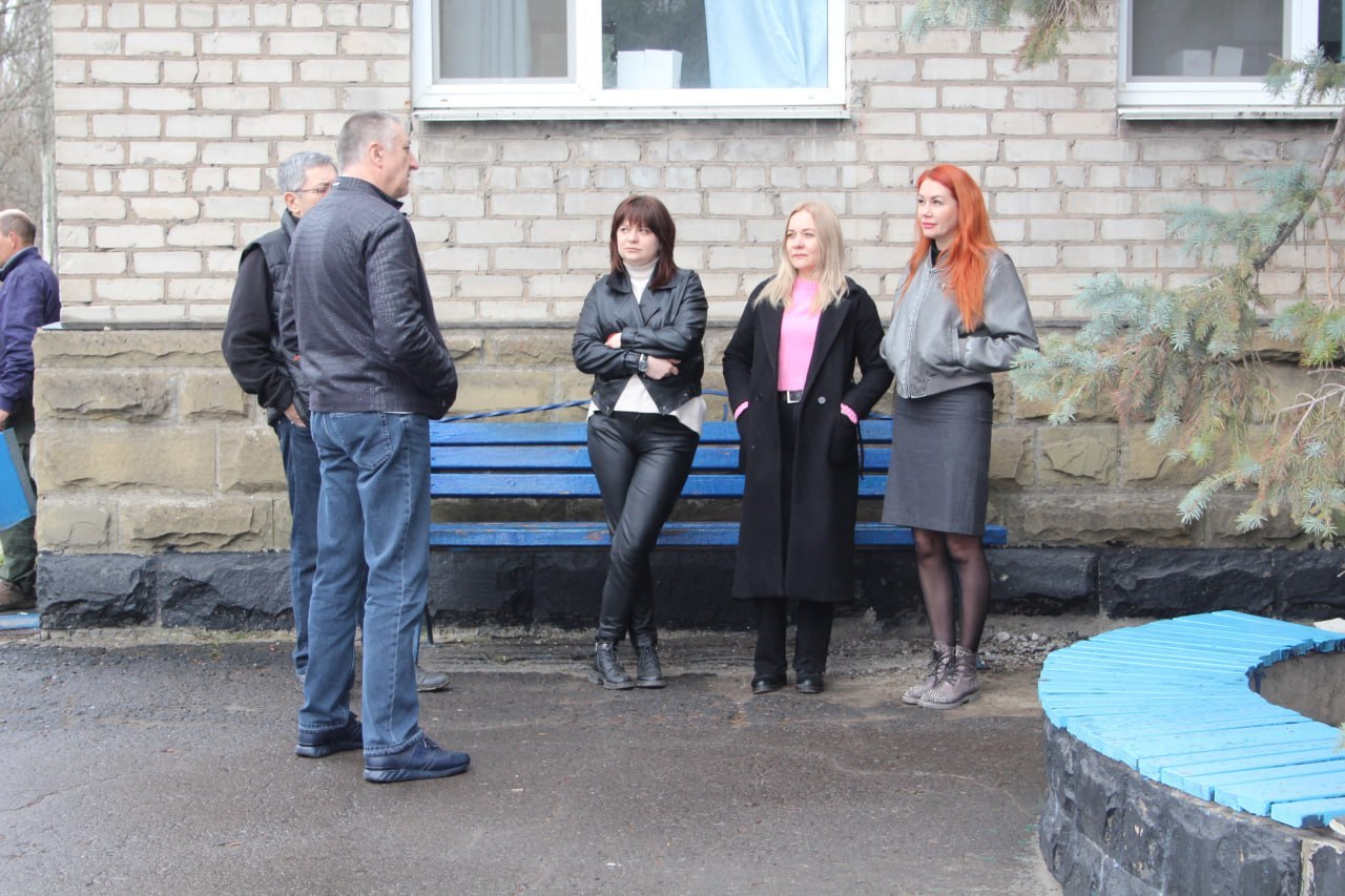 24 марта, депутат Макеевского городского совета Тарас Сидоренко провел встречу по адресу: г.о. Макеевка, г. Макеевка, ул. Патона 1-3, по поручению Главы ДНР Дениса Пушилина 24 марта, депутат Макеевского городского совета Тарас Сидоренко провел встречу по адресу: г.о. Макеевка, г. Макеевка, ул. Патона 1-3, по поручению Главы ДНР Дениса Пушилина