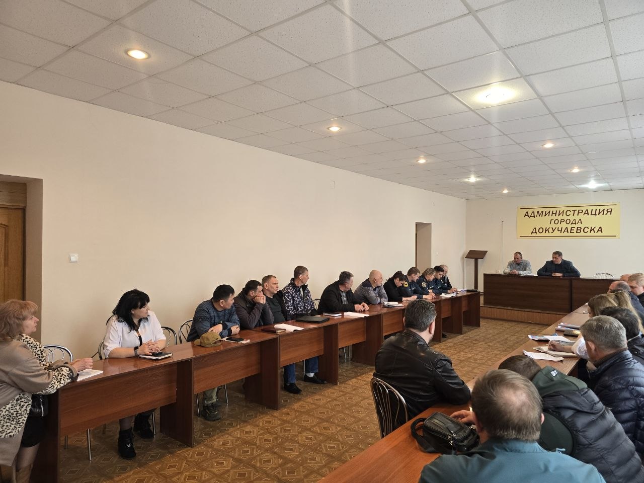 В городском округе Докучаевск прошло внеплановое заседание комиссии по предупреждению и ликвидации чрезвычайных ситуаций и обеспечению пожарной безопасности на территории городского округа Докучаевск ДНР