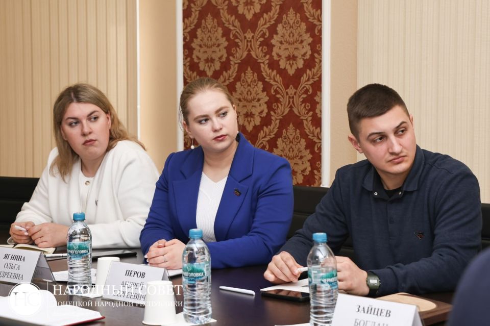 Народный Совет и Молодежный Парламент работают над законодательством в сфере патриотического воспитания Народный Совет и Молодежный Парламент работают над законодательством в сфере патриотического воспитания