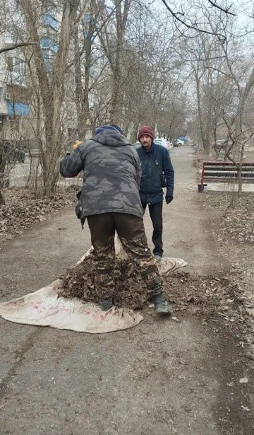 Коммунальщики благоустроили еще порядка 30 мариупольских дворов Коммунальщики благоустроили еще порядка 30 мариупольских дворов