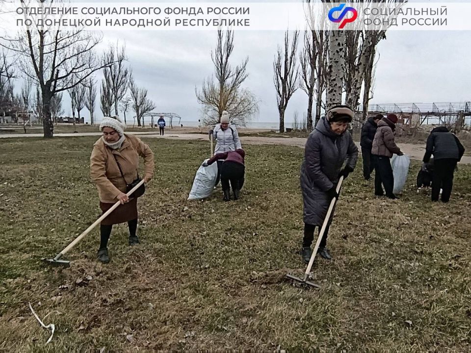 Мариуполь преображается: активисты ЦОСП вышли на уборку города Мариуполь преображается: активисты ЦОСП вышли на уборку города