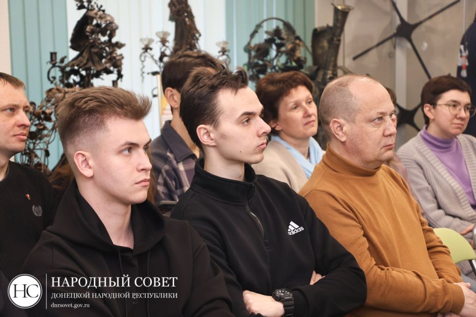 Станислав Ретинский провел персональную выставку «Куба – остров свободы. Эхо прошлого и пульс настоящего», посвященную 100-летию со дня рождения Фиделя Кастро Станислав Ретинский провел персональную выставку «Куба – остров свободы. Эхо прошлого и пульс настоящего», посвященную 100-летию со дня рождения Фиделя Кастро