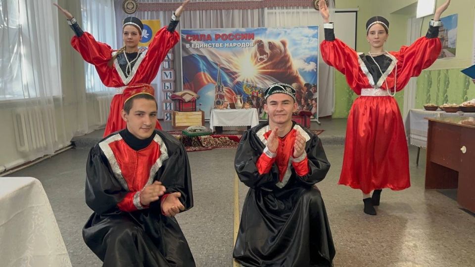 В марте школы Донецкой Народной Республики стали яркими площадками фестиваля «Мозаика культур», который проходит под патронатом Уполномоченного по правам ребенка в ДНР! В марте школы Донецкой Народной Республики стали яркими площадками фестиваля «Мозаика культур», который проходит под патронатом Уполномоченного по правам ребенка в ДНР!