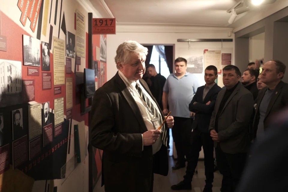 Курсанты Санкт-Петербургской академии Следственного комитета, принимавшие участие в СВО, посетили Музей политической истории России Курсанты Санкт-Петербургской академии Следственного комитета, принимавшие участие в СВО, посетили Музей политической истории России