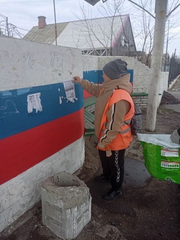 Коммунальщики Снежного продолжают благоустраивать территории общего пользования Коммунальщики Снежного продолжают благоустраивать территории общего пользования