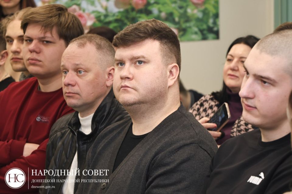 Станислав Ретинский провел персональную выставку «Куба – остров свободы. Эхо прошлого и пульс настоящего», посвященную 100-летию со дня рождения Фиделя Кастро Станислав Ретинский провел персональную выставку «Куба – остров свободы. Эхо прошлого и пульс настоящего», посвященную 100-летию со дня рождения Фиделя Кастро