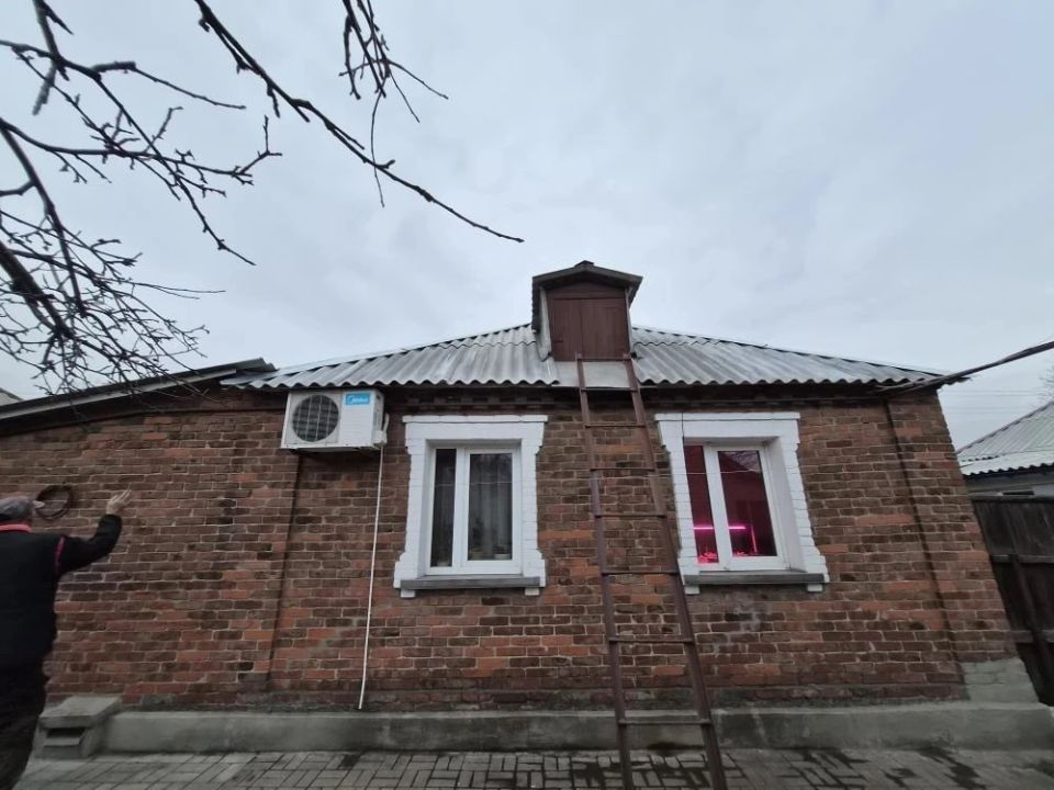 Александр Пеняев: В городе Ясиноватая завершены работы по восстановлению кровли в индивидуальном жилом доме по улице Энгельса, 11. Благодаря совместным усилиям волонтеров Русской Православной Церкви и поддержке местных... Александр Пеняев: В городе Ясиноватая завершены работы по восстановлению кровли в индивидуальном жилом доме по улице Энгельса, 11. Благодаря совместным усилиям волонтеров Русской Православной Церкви и поддержке местных...