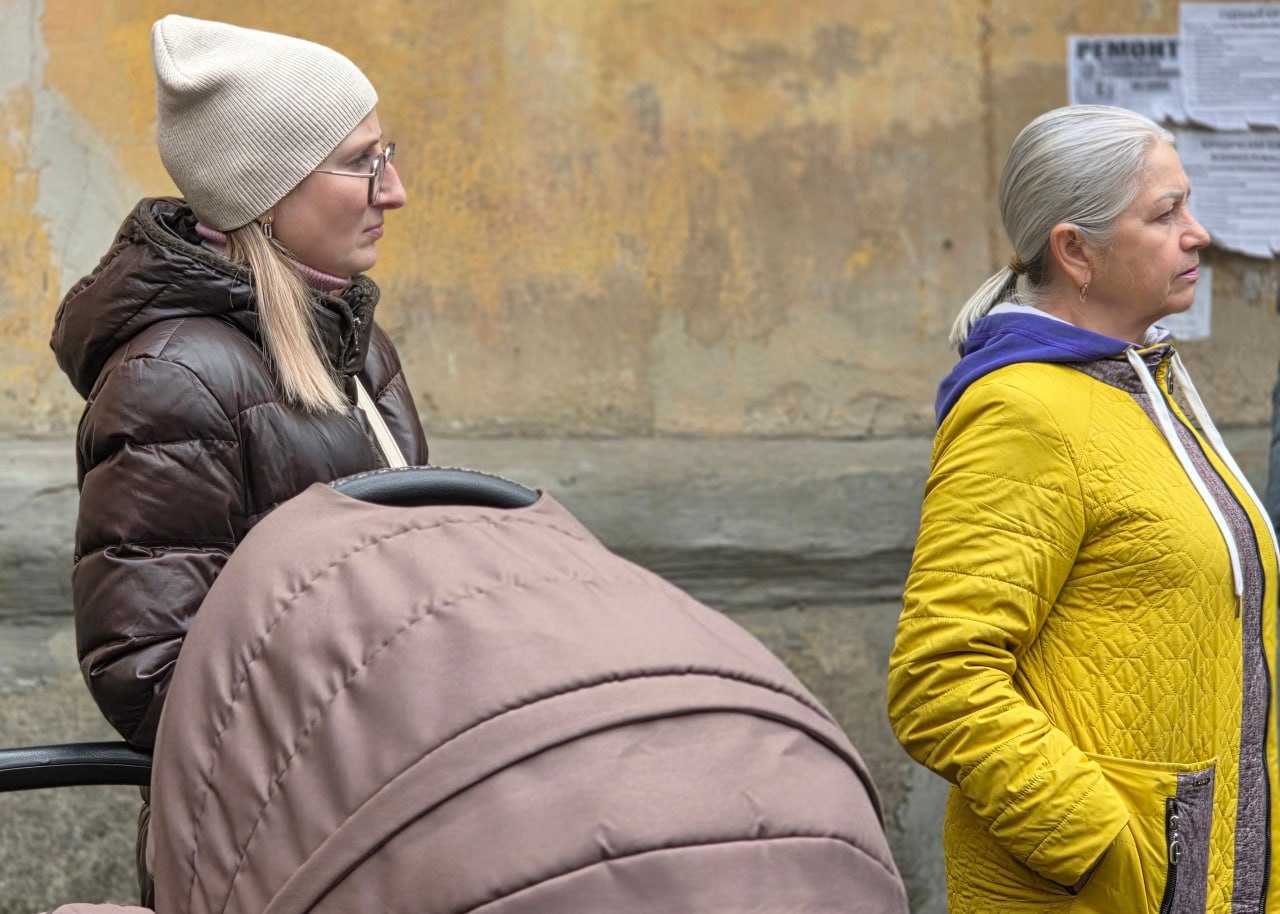 Иван Адамец: Управляющий делами администрации городского округа Донецк Юлия Сницарь провела встречу с жителями дома № 22 по улице Бакинских Комиссаров в Куйбышевском районе Иван Адамец: Управляющий делами администрации городского округа Донецк Юлия Сницарь провела встречу с жителями дома № 22 по улице Бакинских Комиссаров в Куйбышевском районе