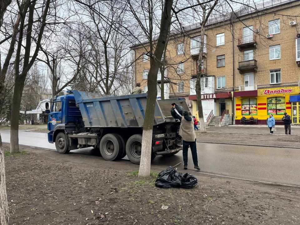 В Ждановке проводится масштабная работа по благоустройству В Ждановке проводится масштабная работа по благоустройству
