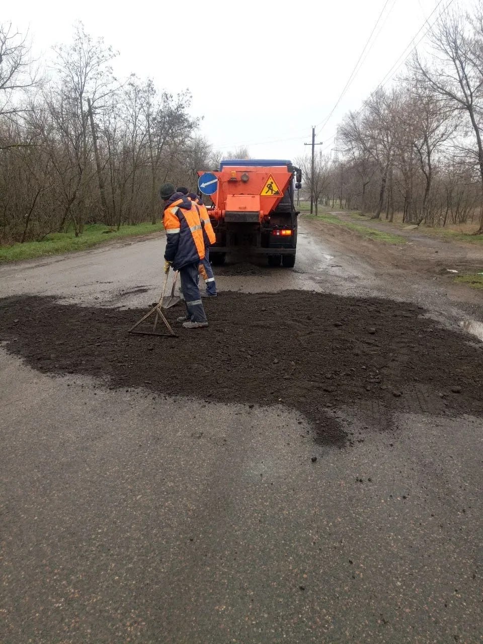 В двух районах Мариуполя ведутся дорожные работы В двух районах Мариуполя ведутся дорожные работы