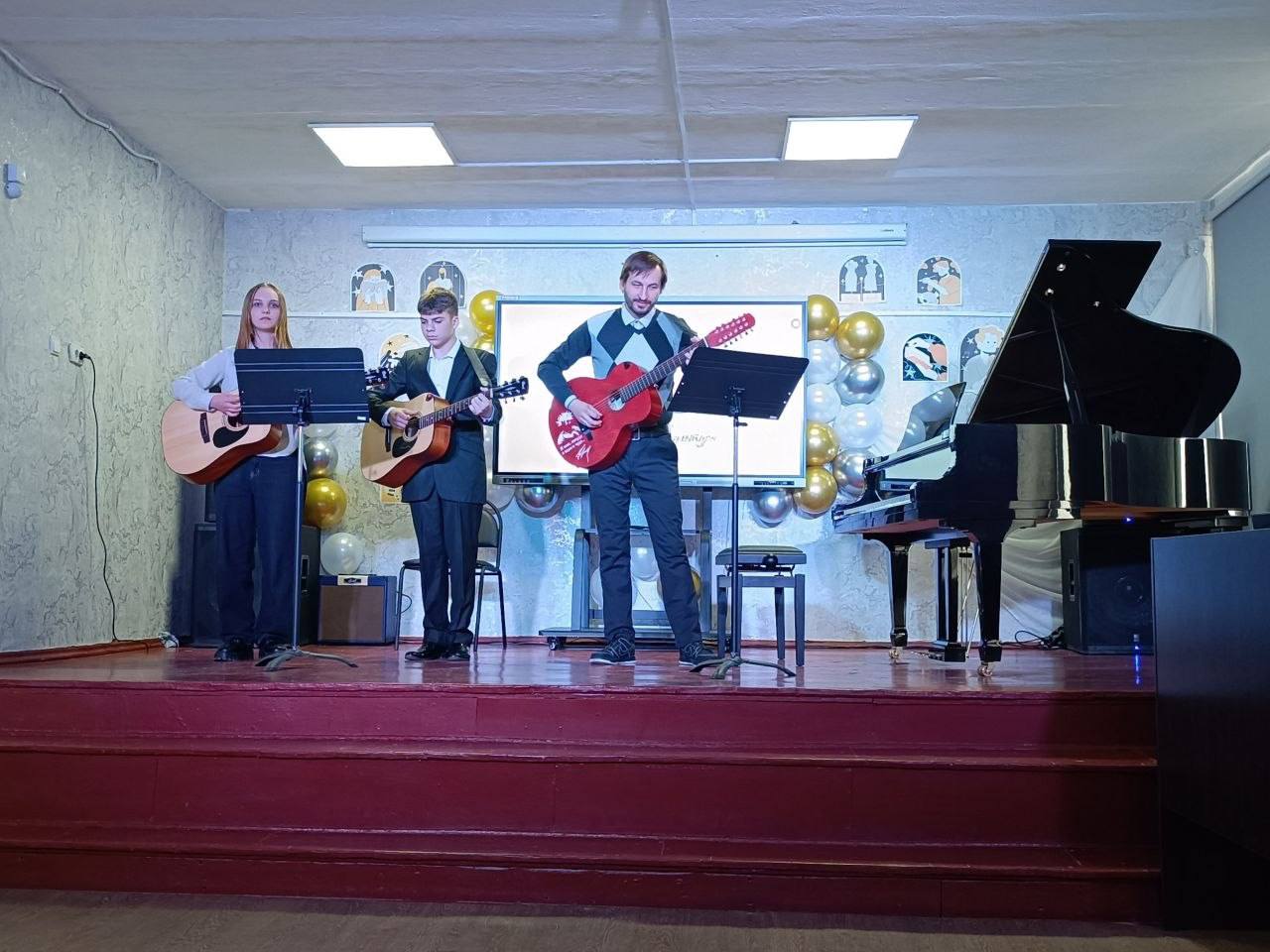 «Единая Россия» поздравила работников культуры Иловайска с профессиональным праздником «Единая Россия» поздравила работников культуры Иловайска с профессиональным праздником