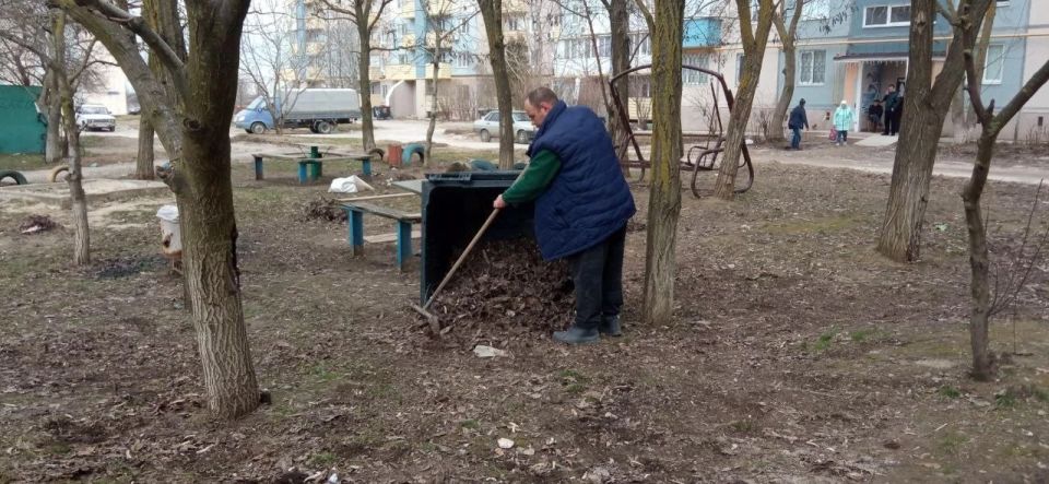 Коммунальщики благоустроили еще порядка 30 мариупольских дворов Коммунальщики благоустроили еще порядка 30 мариупольских дворов