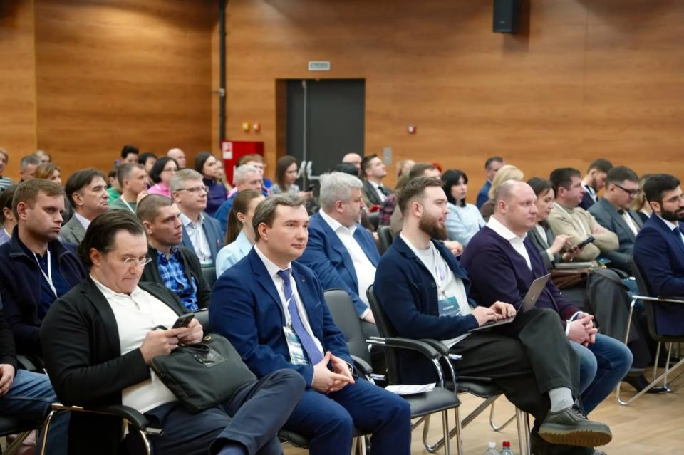 Кирилл Макаров: Сотрудничество с ВЭБ.РФ сегодня – это глубокая и системная работа по развитию нашего региона Кирилл Макаров: Сотрудничество с ВЭБ.РФ сегодня – это глубокая и системная работа по развитию нашего региона