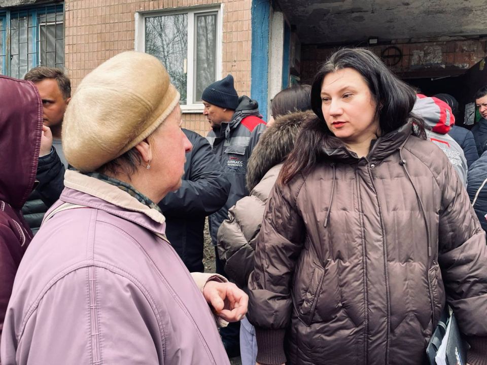 Анна Кондрыкинская: Знаете, есть моменты, когда слова излишни, когда в глаза смотрят люди, уставшие ждать, но не сдающиеся Анна Кондрыкинская: Знаете, есть моменты, когда слова излишни, когда в глаза смотрят люди, уставшие ждать, но не сдающиеся