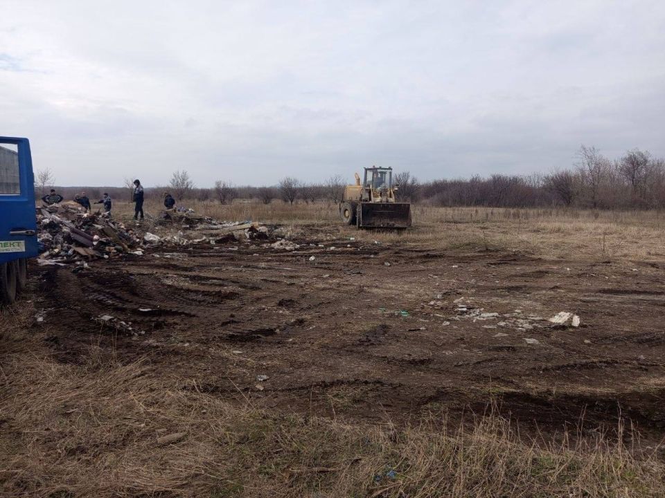 На прямую линию Президента РФ В.В. Путина обратился житель городского округа Иловайск с просьбой обратить внимание и решить вопрос несанкционированной свалки на Донецкой стороне города по ул. Ломоносова На прямую линию Президента РФ В.В. Путина обратился житель городского округа Иловайск с просьбой обратить внимание и решить вопрос несанкционированной свалки на Донецкой стороне города по ул. Ломоносова