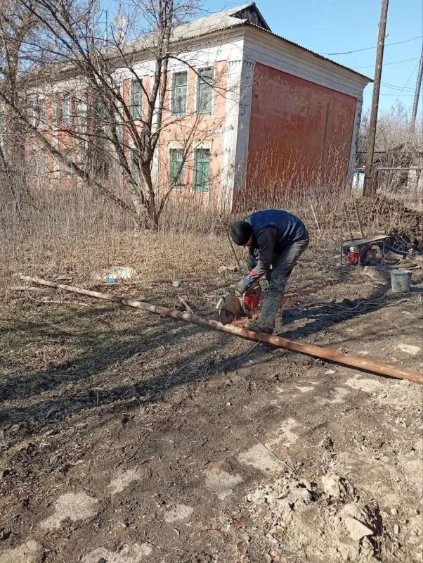 Специалисты из Кузбасса совместно с коллегами из Горловки обеспечили бесперебойную подачу воды жителям Специалисты из Кузбасса совместно с коллегами из Горловки обеспечили бесперебойную подачу воды жителям