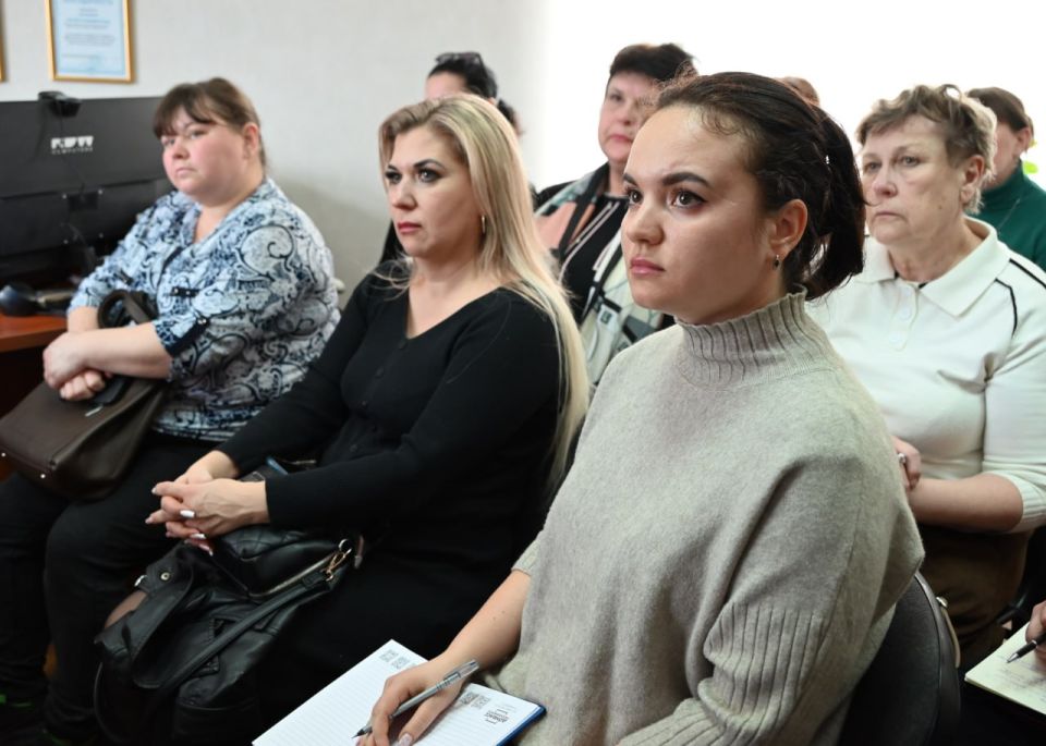 Иван Адамец: В Куйбышевском районе Донецка прошло собрание секретарей первичных отделений Единой России при участии депутата Народного Совета ДНР Анны Кондрыкинской и заместителя руководителя регионального исполнительного... Иван Адамец: В Куйбышевском районе Донецка прошло собрание секретарей первичных отделений Единой России при участии депутата Народного Совета ДНР Анны Кондрыкинской и заместителя руководителя регионального исполнительного...