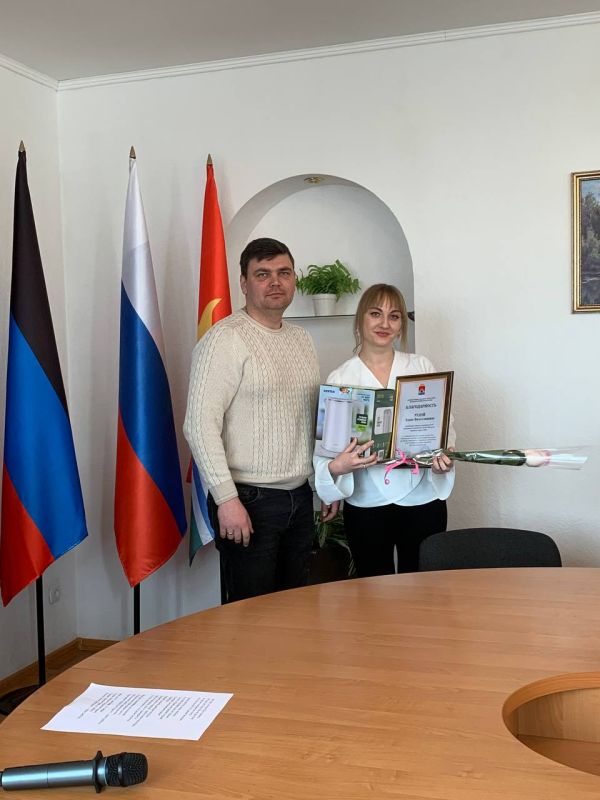 Сегодня в малом зале администрации городского округа Торез состоялось торжественное мероприятие посвященное Дню работника культуры Сегодня в малом зале администрации городского округа Торез состоялось торжественное мероприятие посвященное Дню работника культуры